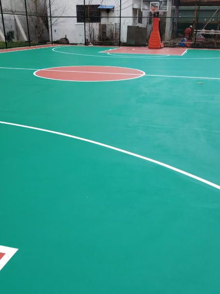 兴宁 球场长期使用易出现地面开裂